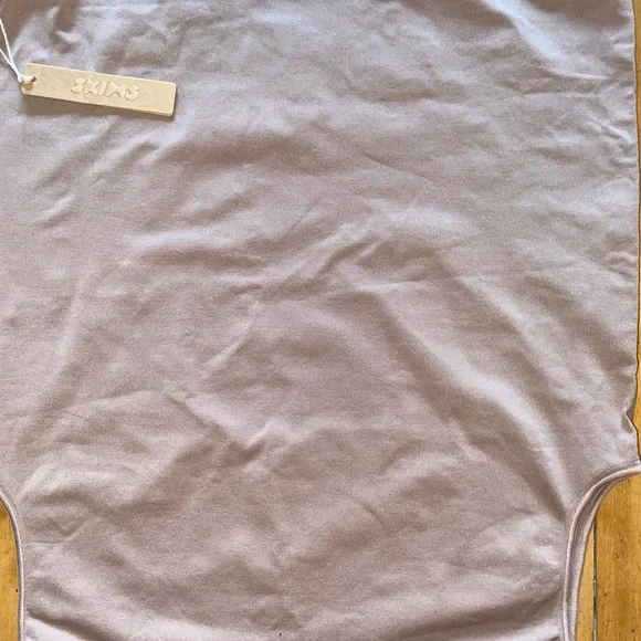 Skims - Picture 2 of 6